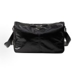 PRADA enamel metal triangular logo zipper opening and closing single-shoulder crossbody bag, regular men\'s black style